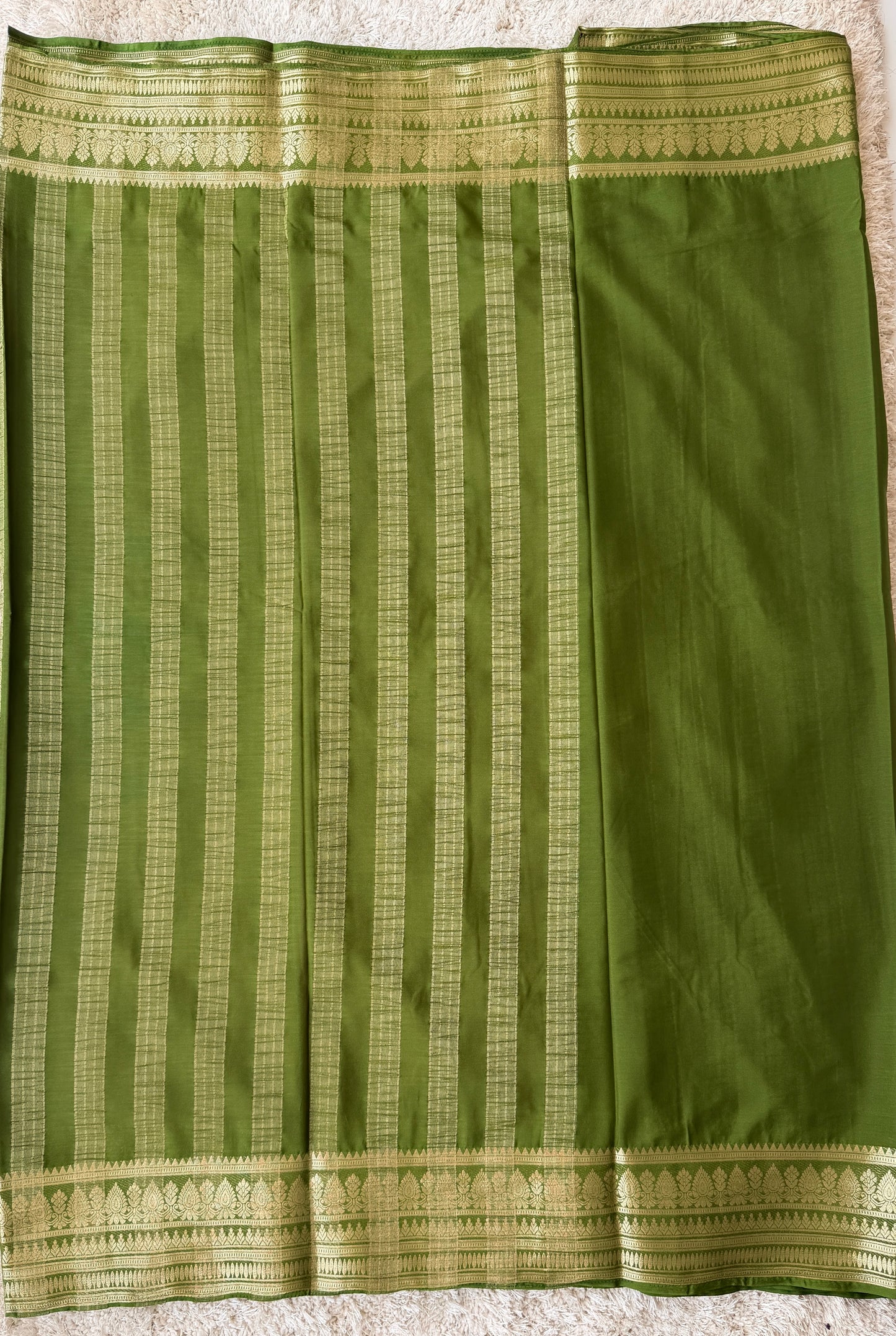 Peach & Parrot Green - TN248
