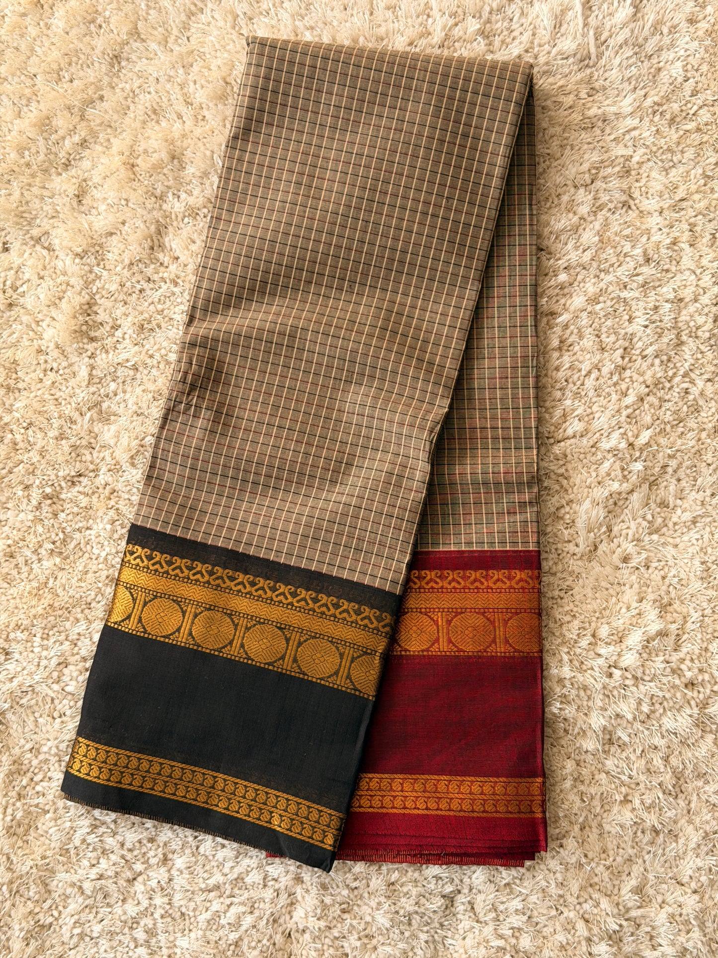 Small checks Black & Red Border - TN258
