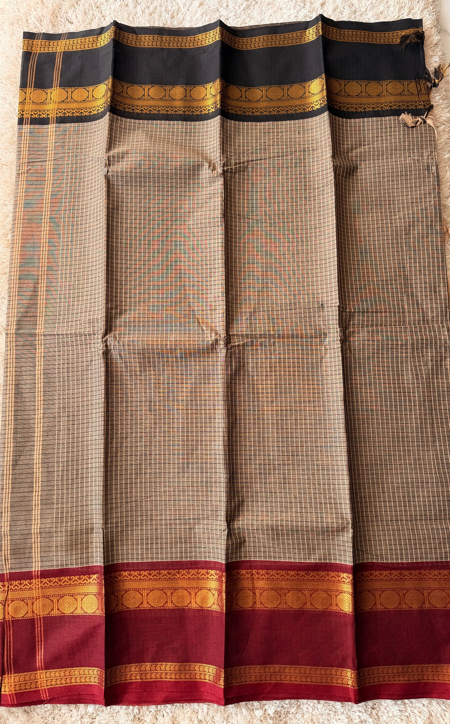 Small checks Black & Red Border - TN258