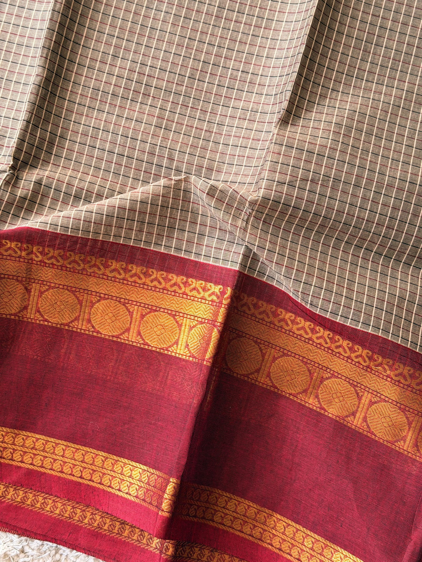 Small checks Black & Red Border - TN258