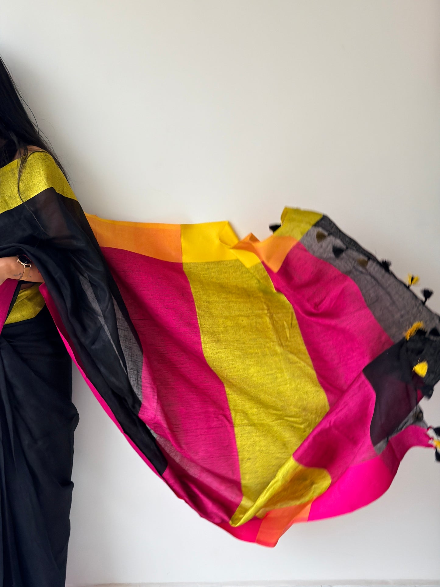 Linen Yarn Dyed Black Saree With Multi-colour Pallu - TN336