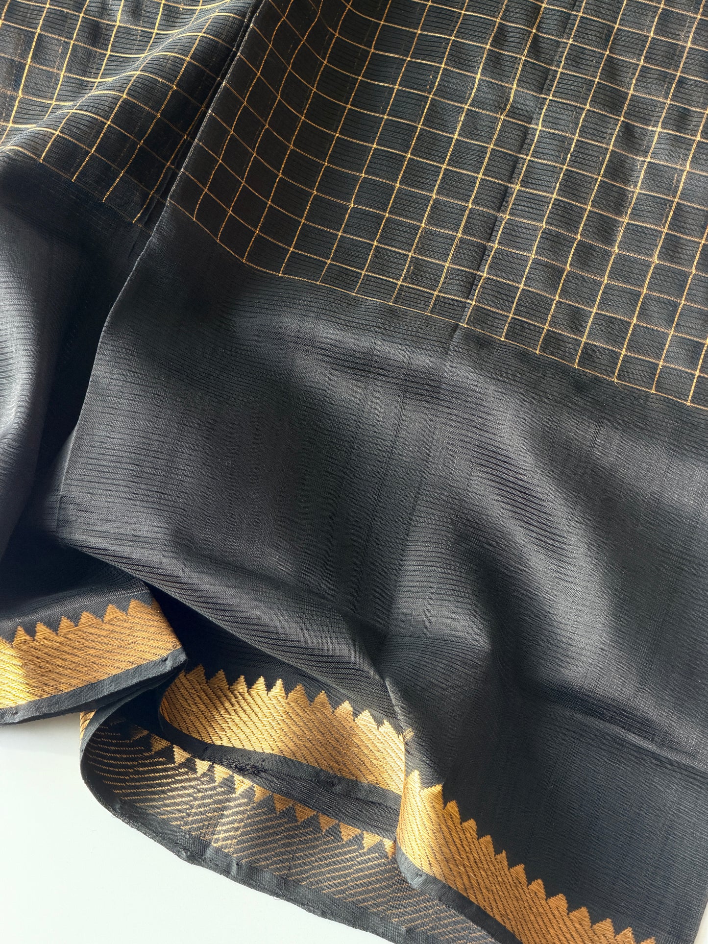 Handwoven Mangalagiri Pattu (Black) - TN350