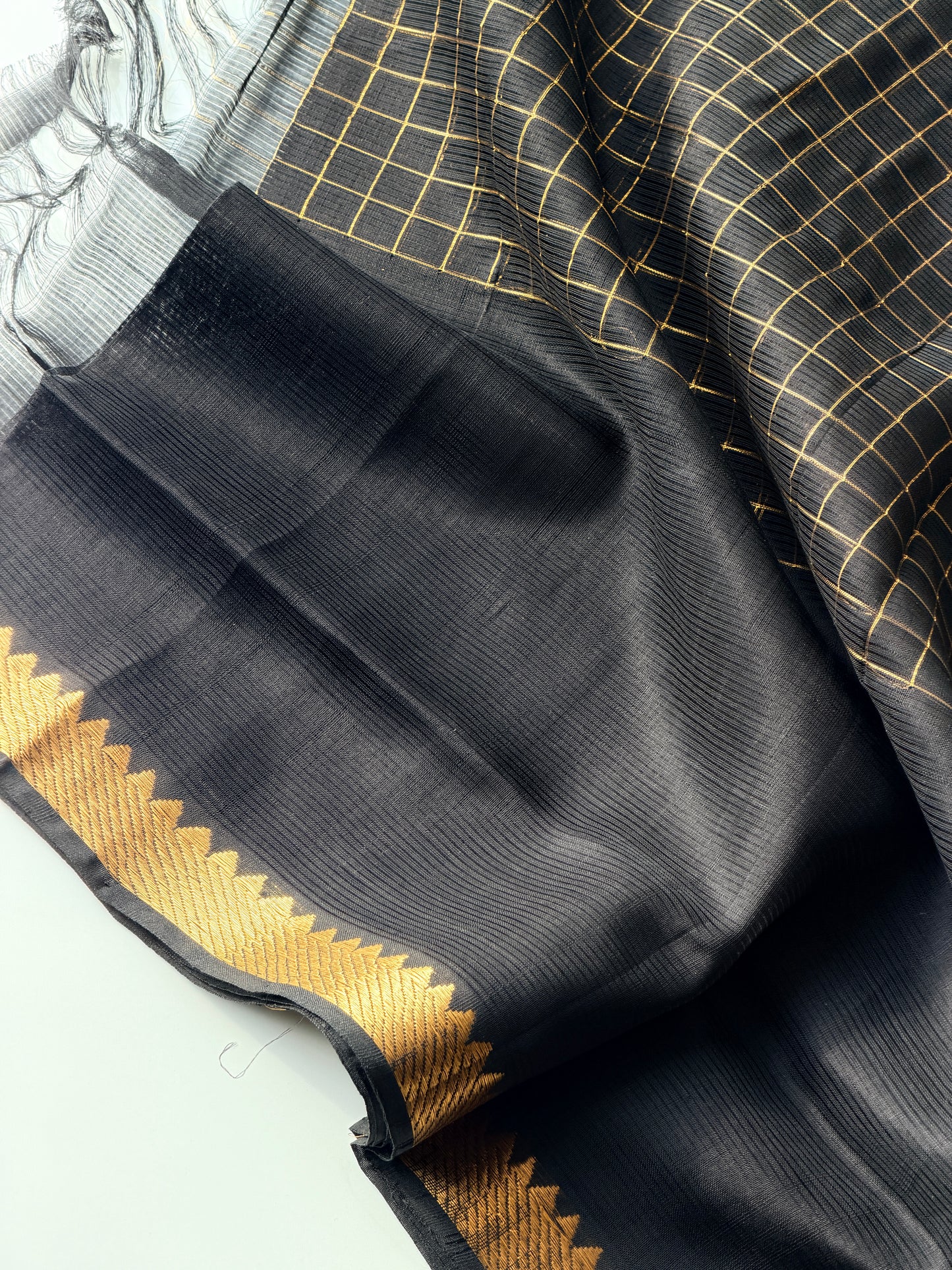 Handwoven Mangalagiri Pattu (Black) - TN350