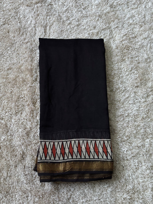 Maheshwari Silk : Black - TN103