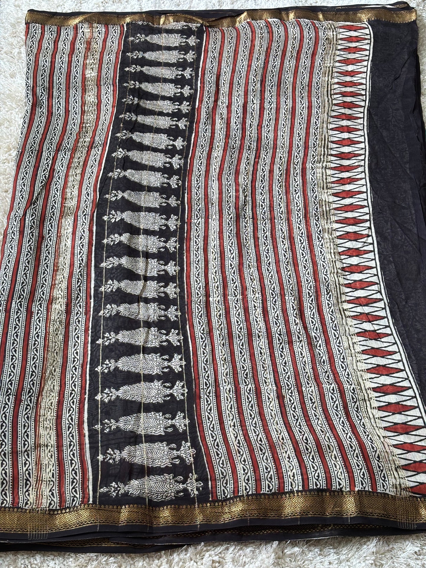 Maheshwari Silk : Black - TN103