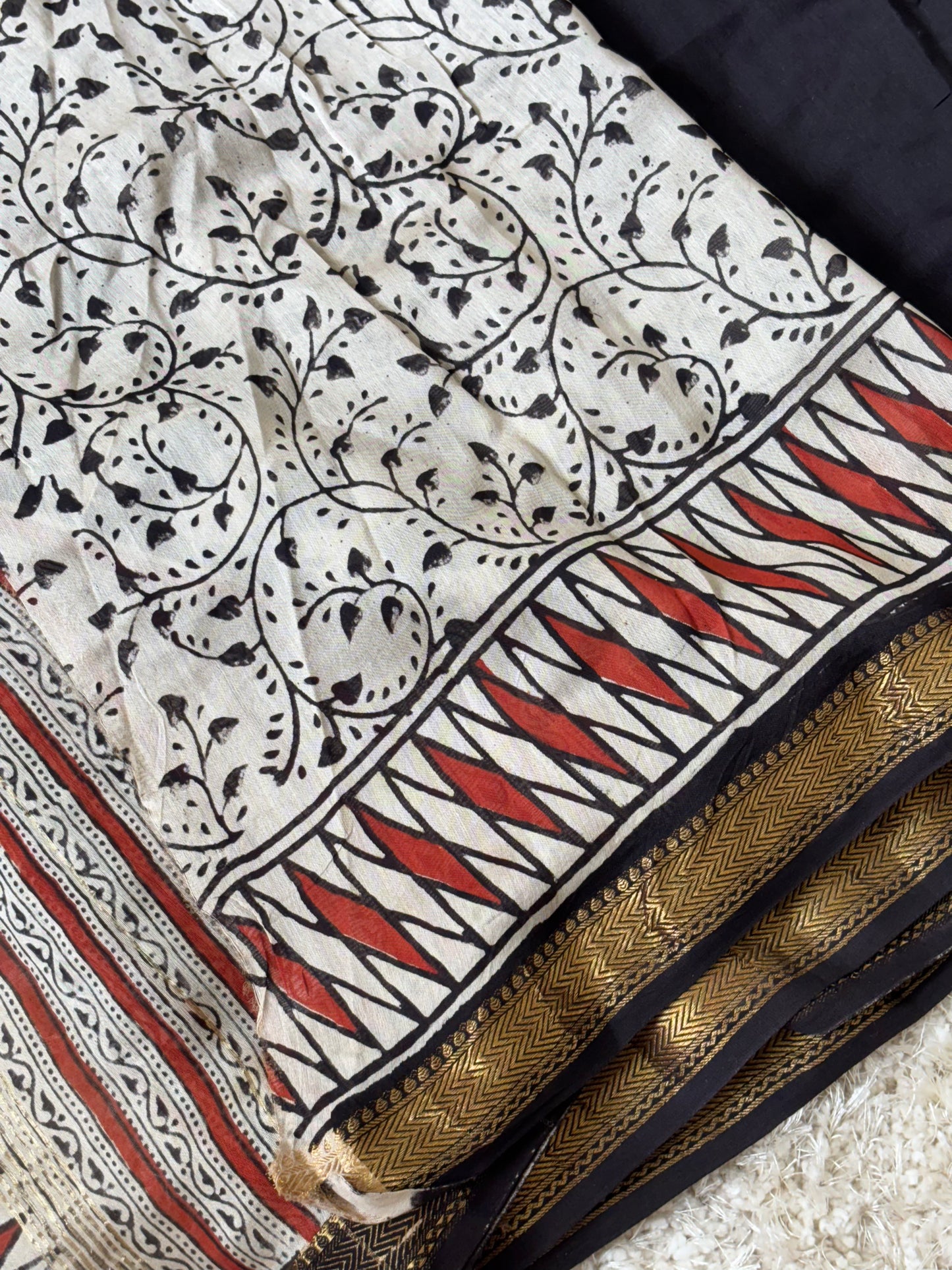 Maheshwari Silk : Black - TN103